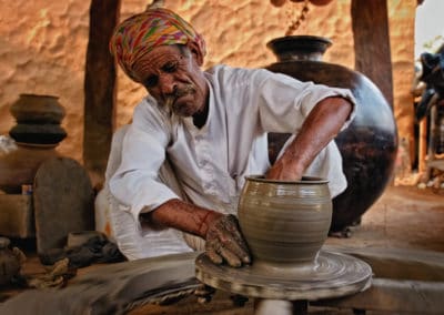Asie Inde potier indien qui travaille