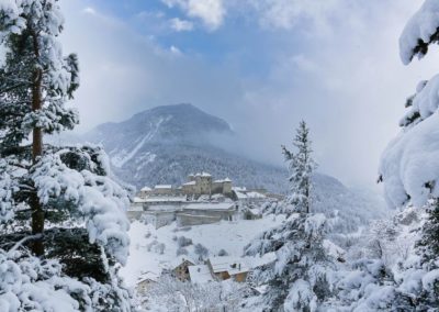 France Queyras château hiver neige