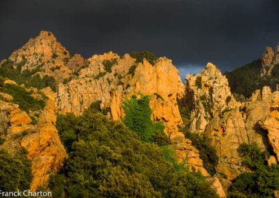 France Corse roche nuages noirs