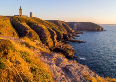 La Côte d'Emeraude offre des reliefs idéaux pour la pratique de la marche consciente