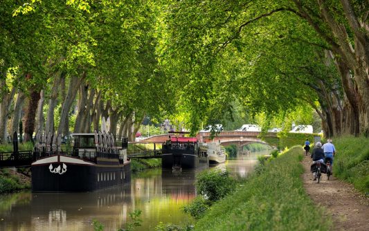 France Toulouse chemin vélo le long du Canal du Midi Le Canal des 2 Mers à véloo