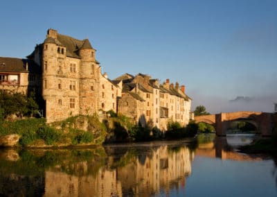France Aubrac rivière Espalion reflet sur l'eau