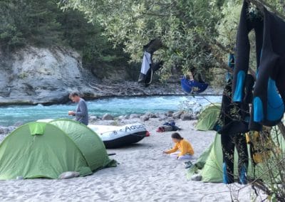 France Hautes Alpes eaux vives tentes combinaisons ©ADELANTE