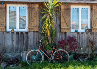 France Bassin Arcachon maison traditionnelle en bois vélo village ostréicole