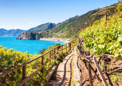 Italie Cinque Terre chemin pédestre littoral soleil