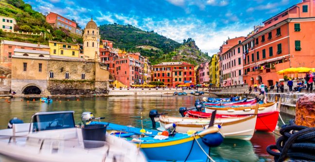 Italie Cinq Terres maisons colorées bateaux Randonnée dans les Cinque Terre avec leurs maisons colorées