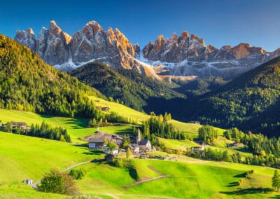 Randonnée dans les Dolomites dans des paysages extraordinaires