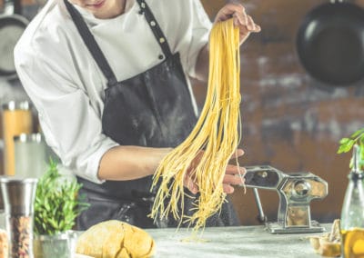 Italie chef fabrication spaghetti machine à pâtes