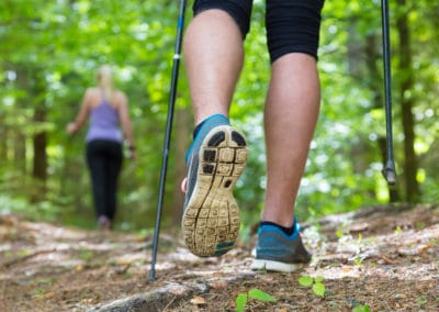 Marche nordique en Auvergne avec bâtons spécifiques