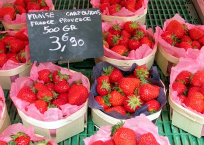 Marché fraises Carpentras Provence