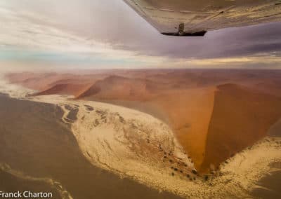 Namibie Parc National du Namib Naukluft Sossusvlei vol au-dessus des dunes