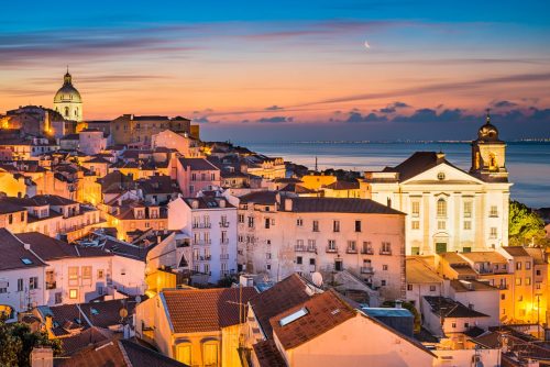 Portugal Lisbonne vieille ville coucher de soleil Travailler et voyager à Lisbonne, un cadre idéal