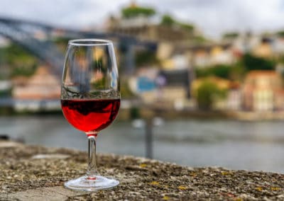 Portugal verre de vin Porto pont terrasse