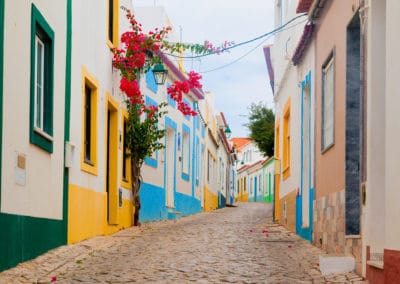 Portugal Algrave rue romantique colorée