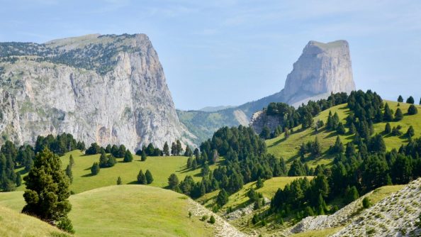 France Hauts plateaux du Vercors et mont Aiguille Le mont Aiguille, montagne phare de la randonnée dans le Vercors