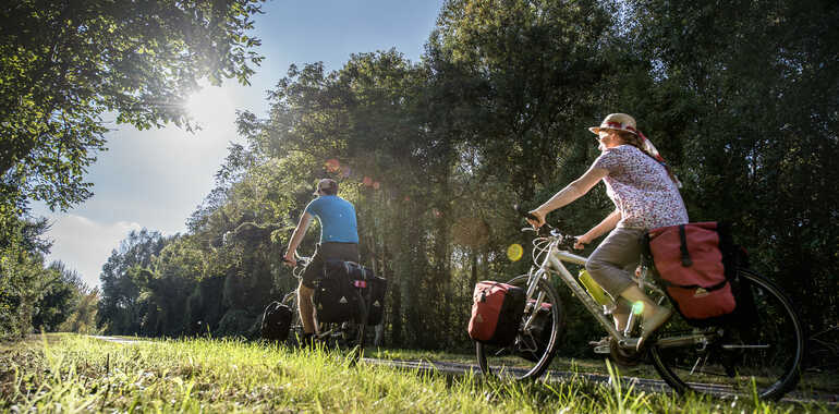Voie verte au pays de Vouvray St Jacques vélo Le chemin de Compostelle à vélo