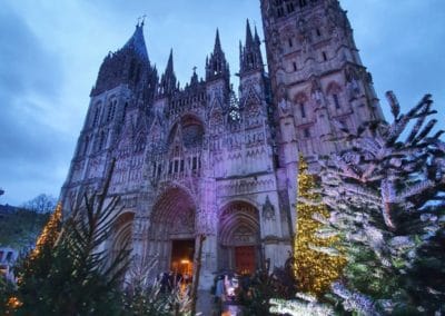 France Normandie Rouen Cathédrale Noël sapins ©Freres-Severine