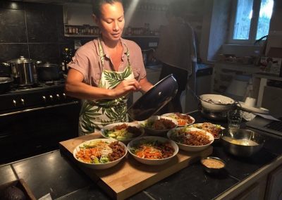 Alexandra dans sa cuisine chambre d'hôtes de charme