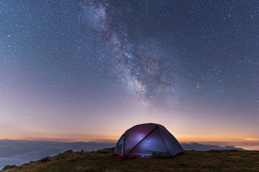 bivouac en France sous un ciel étoilé